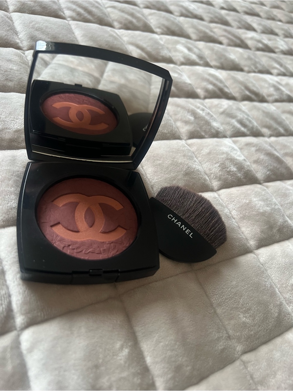 CHANEL Two-Tone Peach and Pink Blush Compact